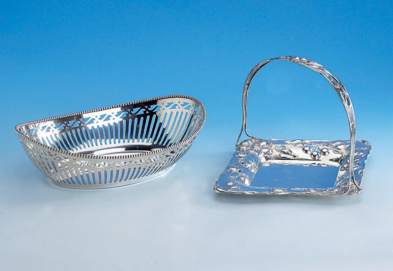 Anbietschale, um 1910, Silber gepr., Durchbrucharbeit, Perlleistenverzierung, ca. 365 g, ca. 7.5 x 27.5 x 19 cm