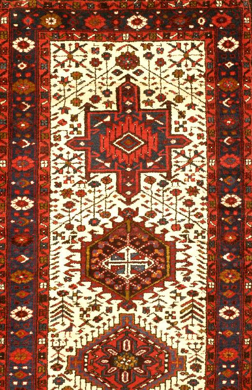Heriz Alt, Persien, ca. 40 Jahre, Wolle auf Baumwolle, ca. 328 x 88 cm, Schätzwert: 980.- EURO, EHZ: 2-3