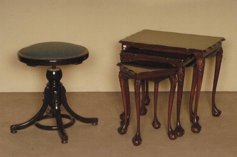 Thonet-Kavierhocker, Österreich, um 1900, Bugholz, 4 Ausleger mit Ring verbunden, sehr stabil, Spindel intakt, Bezug und Polster neu, ca. ...