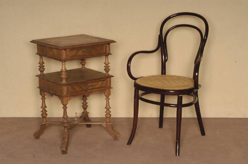 Thonet-Armlehnstuhl, Österreich, um 1900, sogenannter Kaffeehaussstuhl, Bugholz, SitzflÄche erneuert, komplett restauriert, stabil, ...