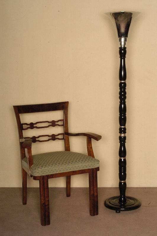 Stuhlsessel, deutsch, um 1928/30, im sogenannten Hallerstil, Korpus Nußbaum massiv, kaukasisch Nußbaumfurnier, sogenanntes deutsches ArtDeco, ...