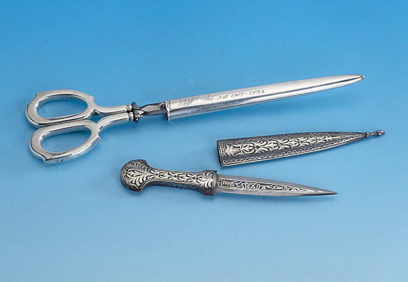 Damendolch, Orient um 1900, Silber, Scheide, Klinge und Griff graviert und tauschiert, L ca. 21 cm
