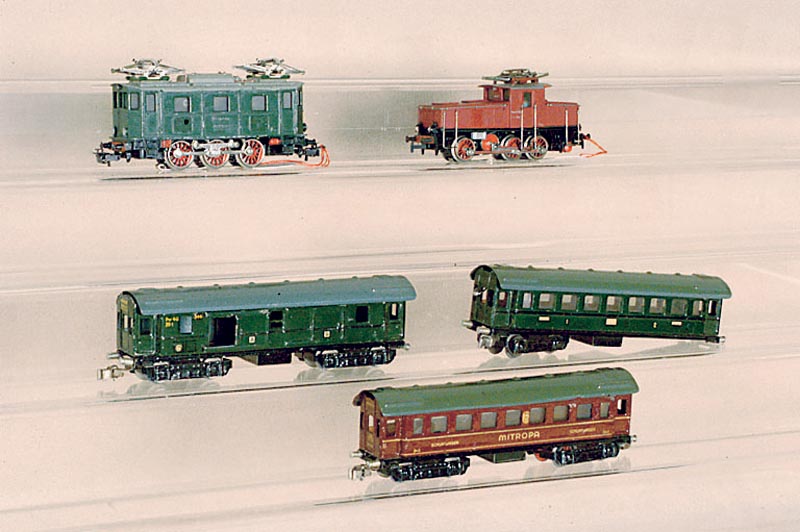 Konvolut 3 Waggons, MÄrklin, 30er/40er Jahre, Spur HO, Nr. 341, 343 und 344, alle Blech, eine Achse mÜsste neu genietet werden, 1 Rad ersetzt, ...