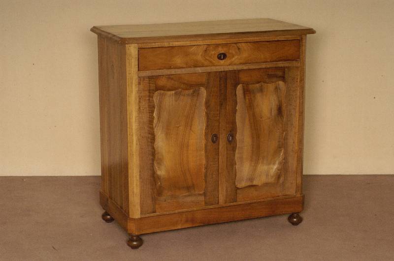 SpÄtbiedermeierschrÄnkchen, sÜddeutsch/Pfalz, um 1835/40, Korpus Weichholz, Nußbaum massiv, Nußbaumfurnier, sogenannte BrezelfÜllung, ...