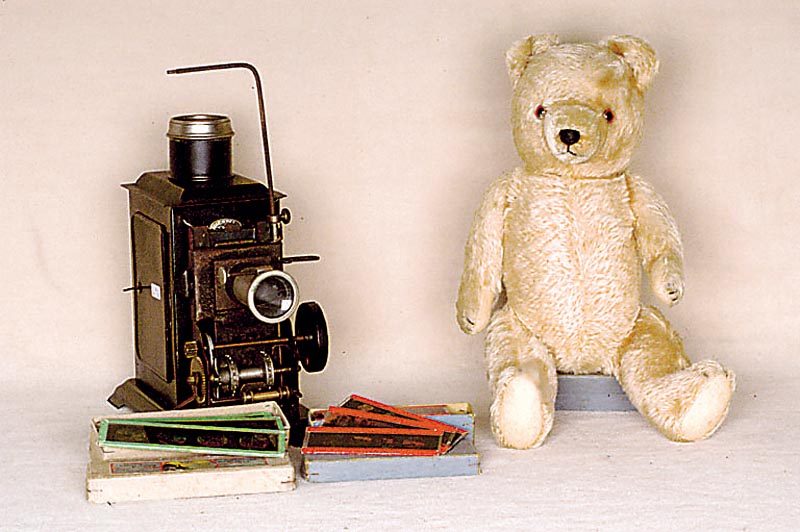 Herrmann-Teddy, wohl 50er Jahre, MohairplÜsch, Scheibengelenke, l. bespielt, mit Stimme, diese intakt, H. ca. 36 cm