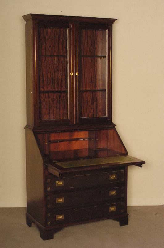 SektretÄr, im englischen Stil, Korpus Weichholz, z.T. Tischlerplatte, Palisanderfurnier, 3-schÜbig, SchrÄgklappe mit Leder eingelegt, schÖnes ...