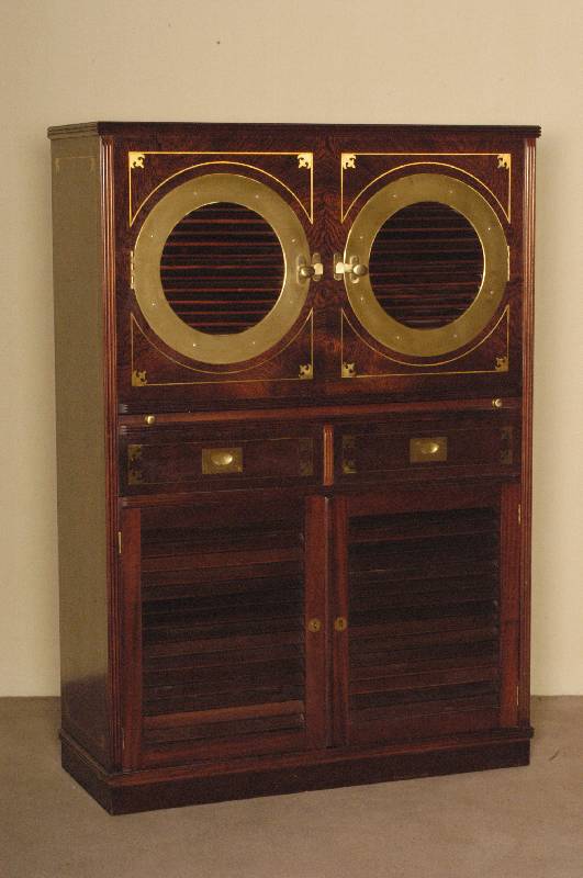 Mehrzweckschrank, deutsch, um 1960, Schiffsmodel, Korpus Weichholz, z.T. Tischlerplatte, Palisanderfurnier, bullaugenfÖrmige FÜllungen aus ...