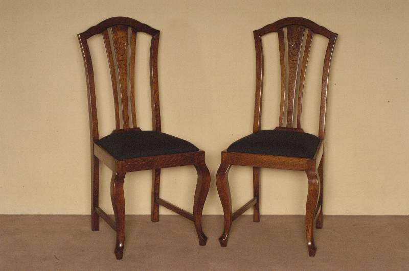 10 StÜhle, deutsch, um 1910, Eiche massiv, Barockstil, gebogene Beine, RÜckenlehne leicht geschwungen und vertikal verstrebt, neu gepolstert und ...