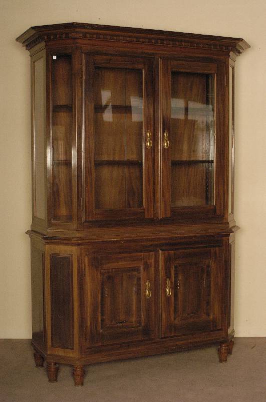 Glasaufsatzschrank, deutsch, um 1900, Korpus Weichholz, Mahagoni massiv, Mahagonifurnier, Oberteil und Seiten verglast, mit RegalbÖden, Unterteil ...