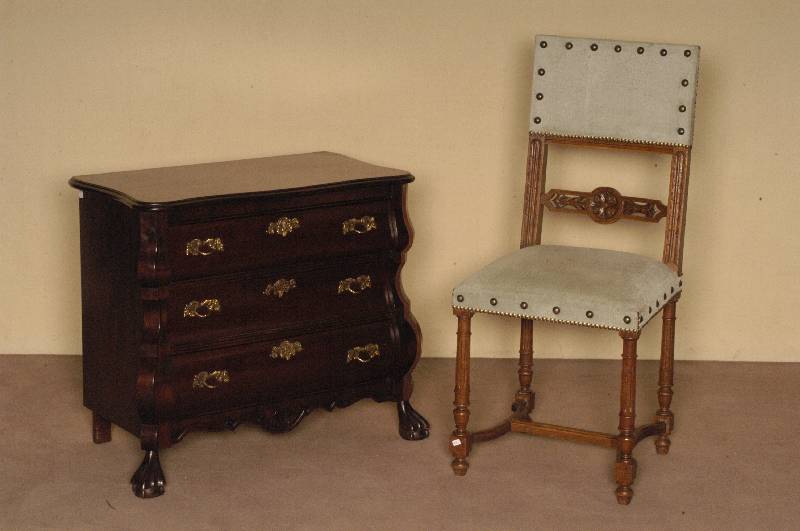 4 StÜhle, deutsch, um 1900, Eiche massiv, gedrechselte Beine, verstrebt und kanneliert, RÜckenlehne und SitzflÄche spÄter mit Stoff bezogen, ...