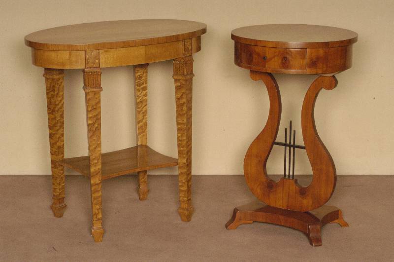 NÄh- bzw. Beistelltisch, deutsch, um 1820/30 , reines Biedermeier, mit Lyra- und SÄulenelementen, original Schubladen, dickes ...