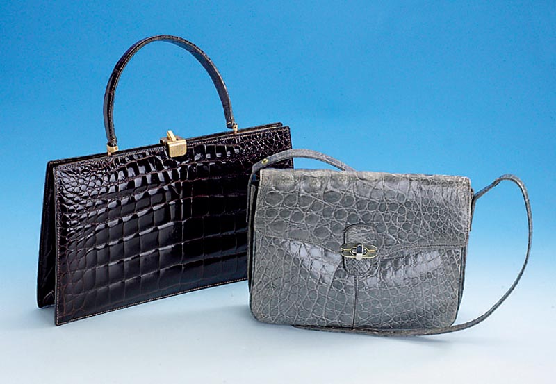 Handtasche aus Alligator, braun, TragebÜgel, Innentaschen, ca. 36.5 x 6 x 21 cm, l. Gebr.-Sp., Clipverschluß, bitte beach- ten Sie die ...