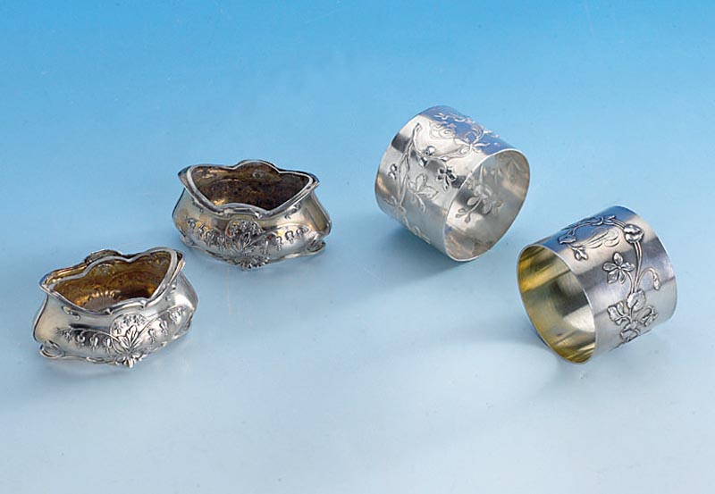 2 SalzschÄlchen, Frankreich um 1900, 950er Silber, Meistermarke AR, Dekor: trÄnende Herzen, Jugendstil, Orig. GlaseinsÄtze