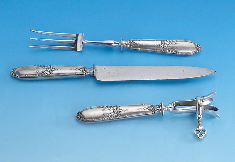 Tranchierbesteck, 950er Silber, Frankreich um 1890, Meistermarke wohl EE, floral verz., Gebr.-Teile Stahl, Griffe gefÜllt, best. aus: ...