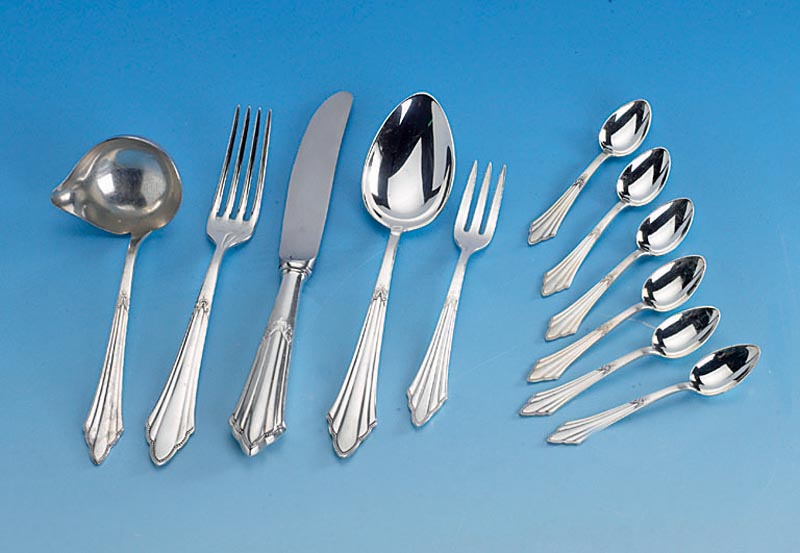 Besteck fÜr 6 Personen, WMF, FÄchermuster, 90er Silberauflage, bez. Patent, best. aus: 6 Messer, 6 Gabeln, 6 LÖffel, 6 Kuchengabeln, 2 ...