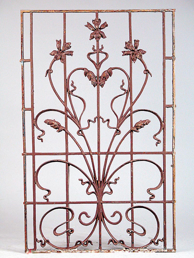 Ziergitter, Frankreich, um 1900, Gusseisen, Liliendekor, Reste brauner Fassung, l. Alterssch., ca. 100x62 cm