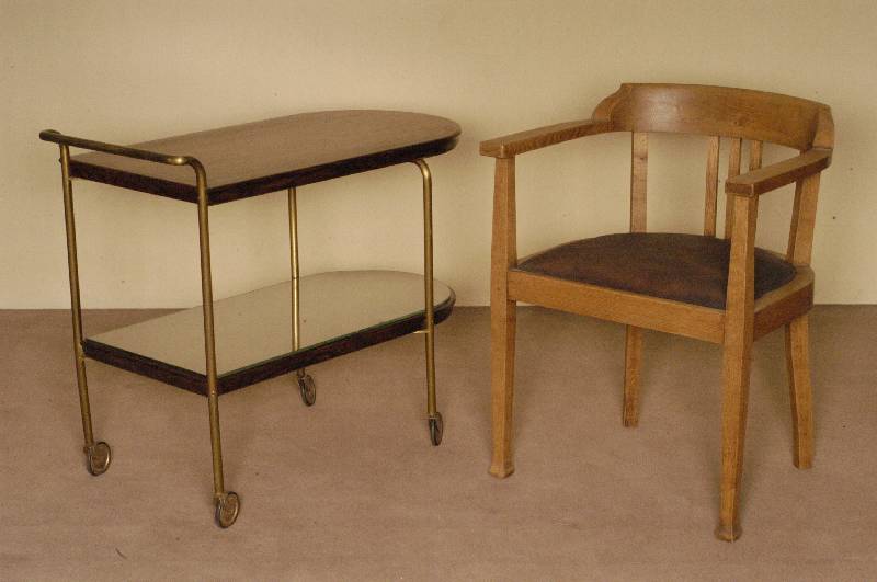 rollbarer Serviertisch, ArtDeco, um 1920, Korpus Weichholz, Palisanderfurnier, mit Glasplatten, Messinggestell auf Rollen, Gebrauchsspuren, ca. ...
