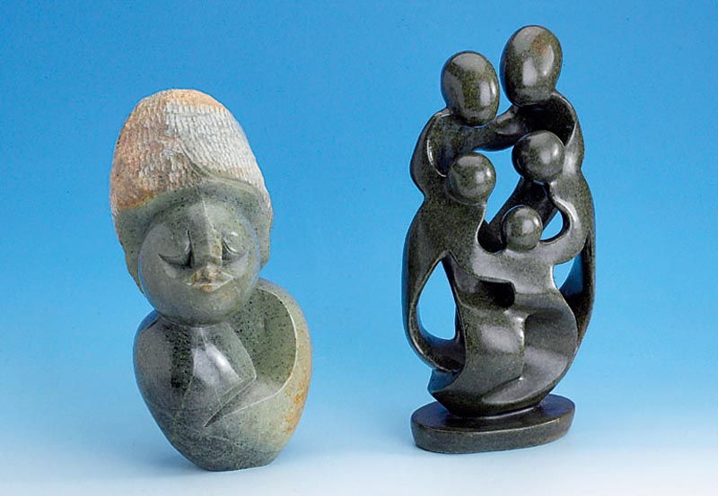 Skulptur aus Serpentin "5-kÖpfige Familie", in sich verschlungene Form, Darstellung von Einigkeit und Harmonie, Eltern mit 3 Kindern, ...