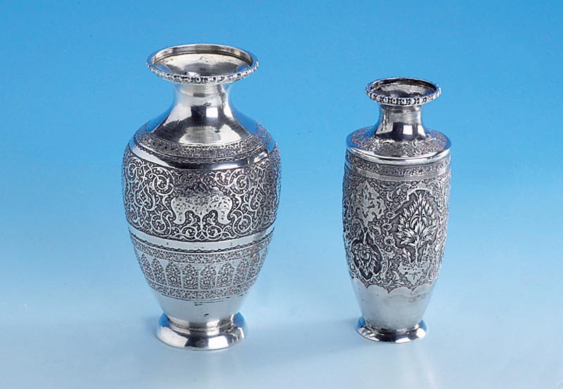 Konvolut 2 Silbervasen, Persien 40er Jahre, florales Dekor, H. ca. 13.5 und 12 cm, Gew. total ca. 315 g