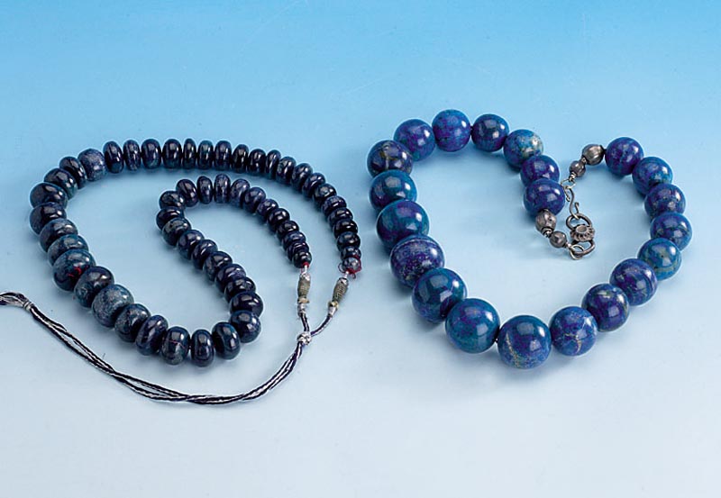 Collier aus Lapislazuli, Schließe Silber, Kugeln verlaufend D ca. 23 - 32 mm, L. ca. 69 cm, PyriteinschlÜsse