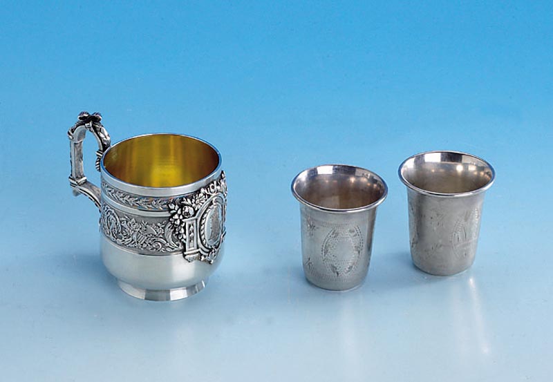 Silberbecher mit Henkel, Paris um 1900, 950er silber, Meister AM. Tallois, feiner Guß, teilvergoldet, qualitÄtvoll guillo- chiert, partiell ...