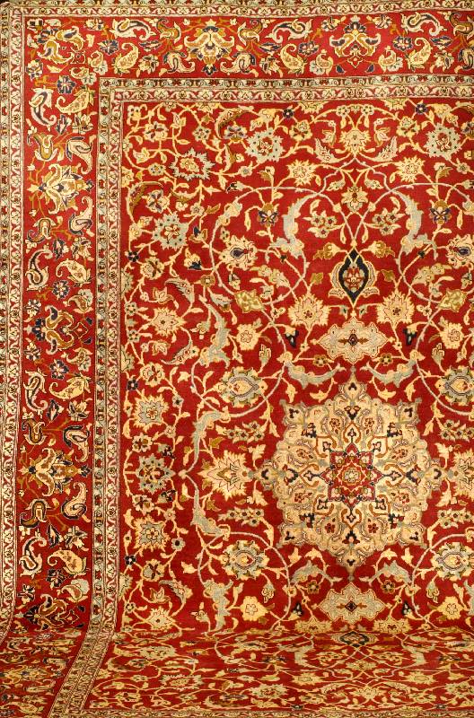 Esfahan Alt, Zentralpersien, um 1940, Wolle auf Baumwolle, ca. 410 x 308 cm, SchÄtzwert: 2900.- EURO, EHZ: 3-4. Ein Weißgrundiges Mitte ...