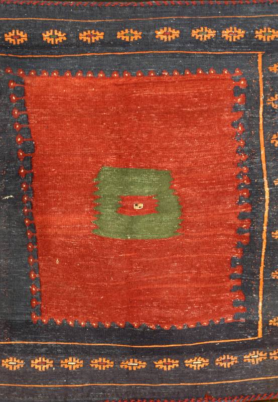 Sofreh Sirjan, Persien, um 1920, Wolle auf Wolle, ca. 120 x 120 cm, SchÄtzwert: 950.- EURO, EHZ: 2. Reine Pflanzenfarben.