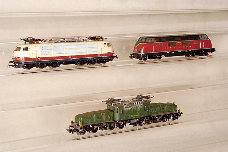 Diesellok, MÄrklin, 60er J., Spur HO, Nr. 3021, Betr.-Nr. V 200 006, l. bespielt, lt. Einl. intakt (re. oben)