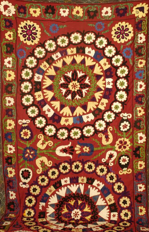 Susani Seide, Usbekistan, um 1930, Seide auf Stoff, ca. 280 x 140 cm, Schätzwert: 1600.- EURO, EHZ: 2 (mit zwei kleine l?cher), aufwendige ...