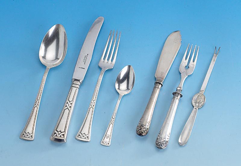 Besteck fÜr 6 Personen, Silberauflage, Erbe, Schmalkalden, Modell Ideal, Entwurf vor 1904, bestehend aus: 6 MenÜlÖffel, 6 MenÜmesser 6 ...