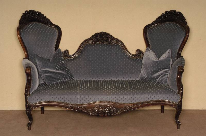 Sofa, deutsch, um 1860, tête a tête, Palisander massiv, Louis Philippe, gebogene Beine, gerillt, RÜcken und Armlehne stark gebogen, in der ...