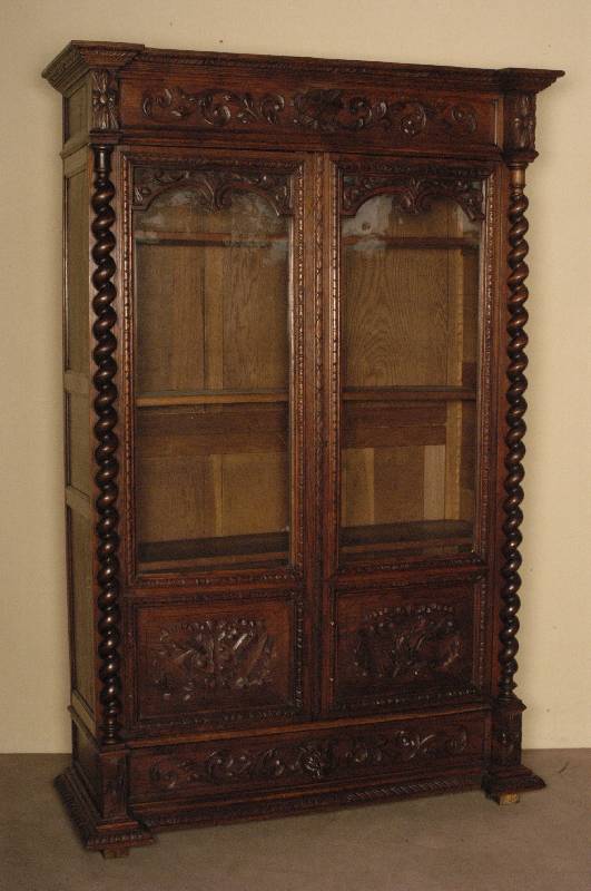 Schrank, Frankreich, um 1870, Eiche massiv, auf KugelfÜßen, große Schublade mit Schnitzereien, Lisenen mit gedrechselten VollsÄulen, ...