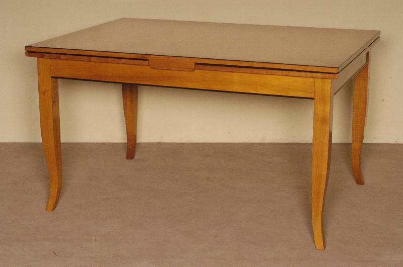 Ausziehtisch, im Biedermeierstil, Kirschbaum massiv, Kirschbaumfurnier, Beine leicht geschweift, Zarge mit schwarzer Leiste abgesetzt, sehr ...