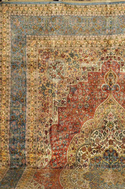Kaschmir Seide Alt (Palastteppich), Indien, um 1950, feine glanzreiche reine Naturseide, ca. 592 x 355 cm (sehr seltenes übermass Format ), ...