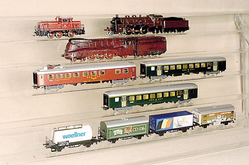 Großes Konvolut MÄrklin, 50er-80er Jahre, Spur HO, bestehend aus: 4 Loks, Nr. 3089 (kÜnstlich gealtert), 2 x Nr. 3665 BR 260 und Nr. 3111, ...