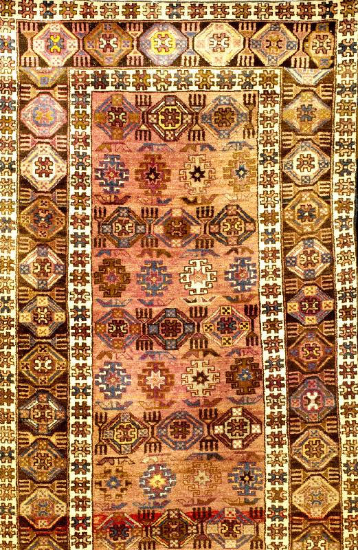 Meshgin, Persien, ca. 70 Jahre, Wolle auf Baumwolle, ca. 342 x 110 cm, Schätzwert: 1100.- EURO, EHZ: 3-4. Mit Kaukasischer Muster ung, seltenes ...
