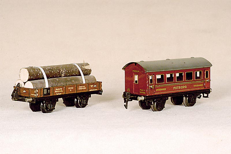 GÜterwagen, MÄrklin, Spur 1, um 1910/20, Niederbordwagen mit Holzladung, altersbed. guter Zustand, bespielt, sammelw.