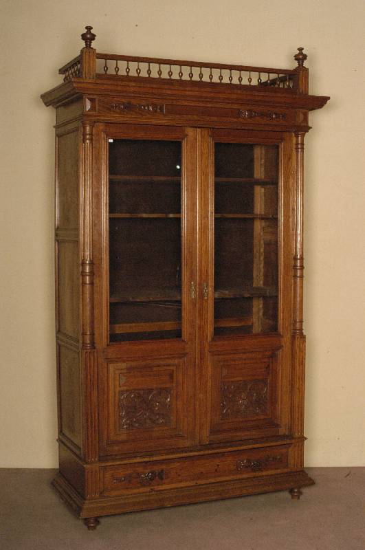 BÜcherschrank, Holland, um 1880, Wilhelm III , Eiche massiv, auf KugelfÜssen, 1-schÜbig, kassetierte FÜllung mit Flachschnitzereien, Lisenen ...