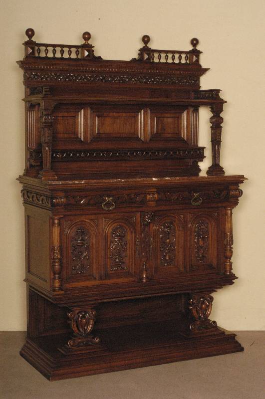 Vielzweckanrichte, SÜdfrankreich/Raum Dijon/Avignon, um 1880/90, Front Nußbaum massiv, Nußbaumfurnier, im eklektizistischen Stil, typsich fÜr ...