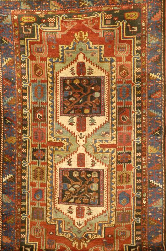 Karabagh, Russland, um 1910, Wolle auf Wolle, ca. 223 x 131 cm, SchÄtzwert: 2200.- EURO, EHZ: 3. Seltene Musterung.