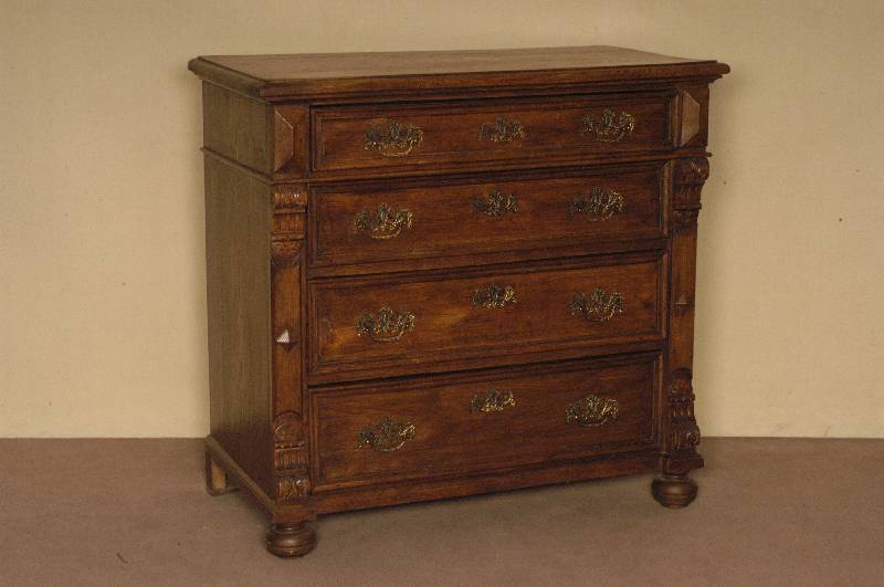 Kommode, deutsch, um 1880, GrÜnderzeit, Eiche massiv, auf KugelfÜßen, 4-schÜbig, Lisenen auslaufend in Schnecken, SchlÖsser original, ...
