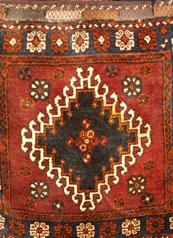 Boyerrahmad Tasche, Persien (Shiraz-Gebiet), um 1920, Wolle auf Wolle, ca. 60 x 60 cm, Schätzwert: 950.- EURO, EHZ: 2 (gu ter Erhaltungszustand) ...