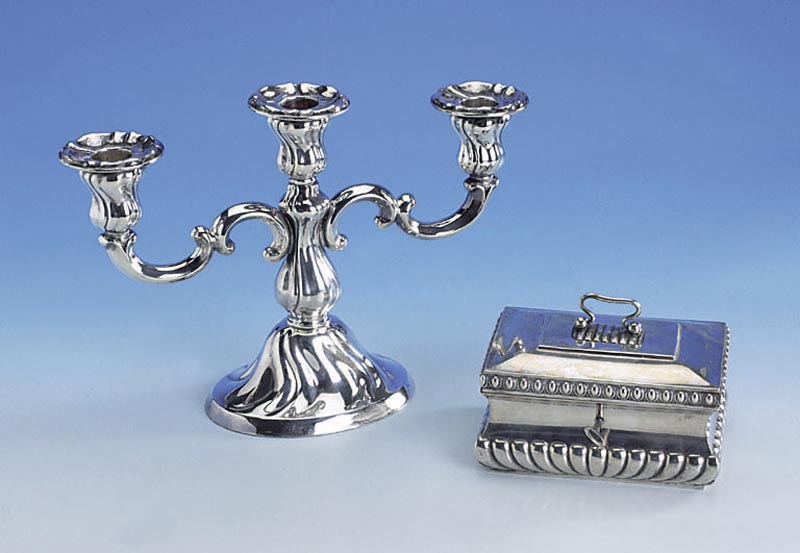 Zuckerdose, Berlin um 1835/40, Silber, große Perlleistenverzierung, ca. 350 g, SchlÜssel sek., ca. 7 x 9 x 13 cm