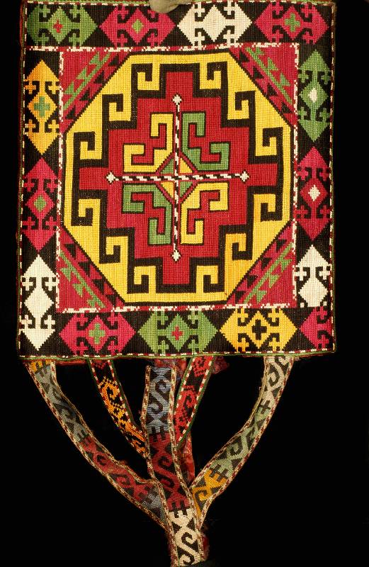 Salz-oder Teetasche, Turkmenistan, um 1910, Petit Point Stickerei in Seide, ca. 35 x 31 cm , feine handarbei, Ehz: 2, Schätzwert: 950,-EU RO
