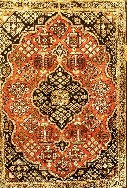 Ghom Seide, Persien, ca. 40 Jahre, reine Naturseide, ca. 78 x 55 cm, Schätzwert: 850.- EURO, EHZ: 2 (glanzreicher Seidenschimmer),