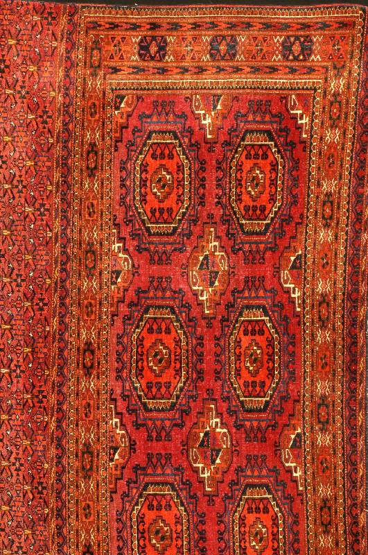 Tschowal, Turkmenistan, um 1900, Wolle auf Wolle, ca. 133 x 80 cm, Schätzwert: 1600.- EURO, EHZ: 3-4, feine Knüpfung, schöne Farbkom position. ...