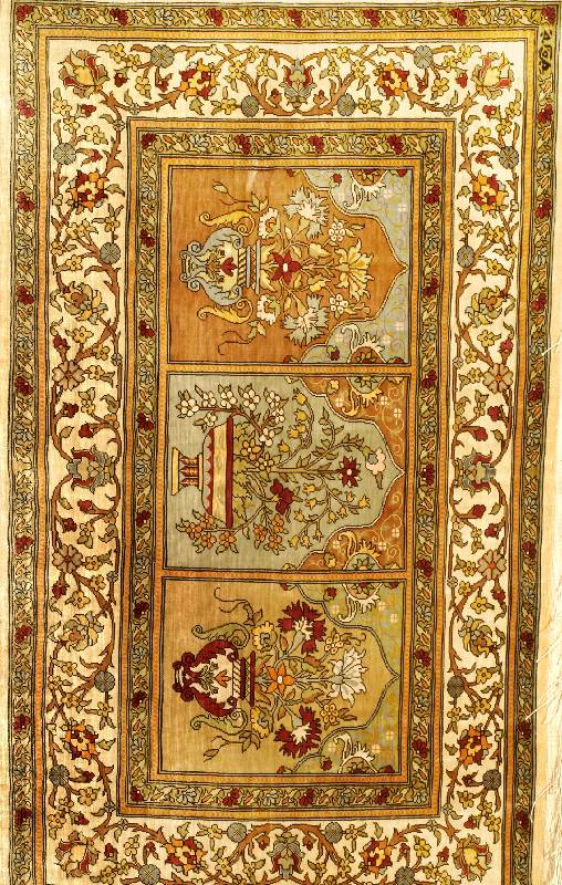Hereke alt, Türkei, ca. 50 Jahre, reine Naturseide, ca. 80 x 50 cm, Schätzwert: 1800.- EURO, EHZ: 2, guter Zustand, glanzreiche Seide , seltenes ...