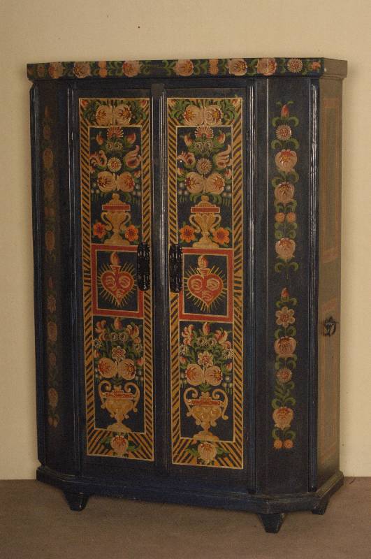 Bauernschrank, sÜddeutsch, um 1900, sogenannter Kasten, Korpus Weichholz, auf Rahmen gearbeitet, nach altem Vorbild gefaßt mit starken ...