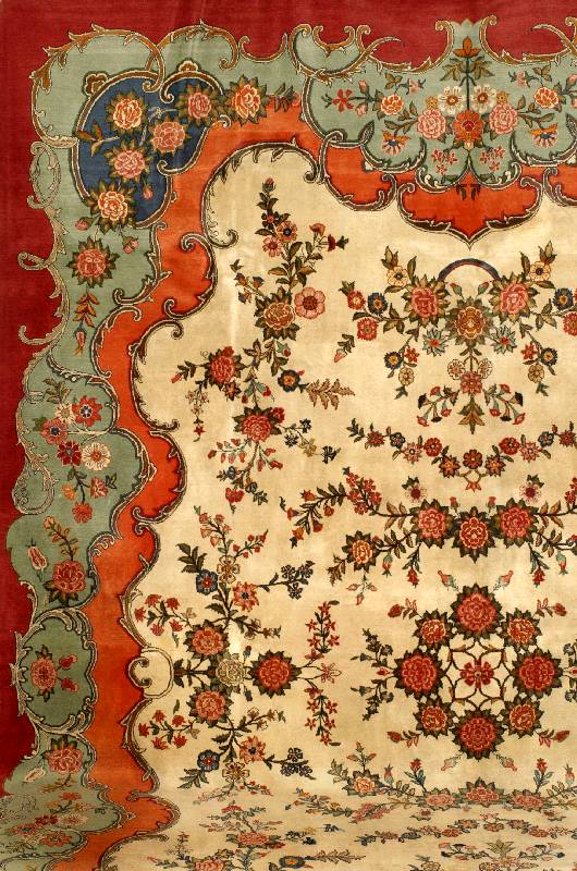 Weißgrundiger Keschan Kork Alt, Zentralpers ien, um 1930, Korkwolle, ca. 456 x 320 cm, Sch Ätzwert: 8500,- EURO, EHZ: 2 (Altersbedingt in einen ...