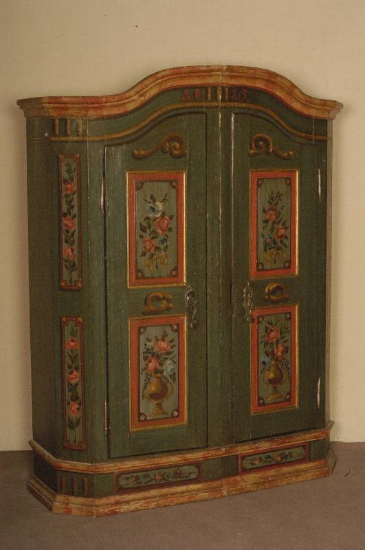 Spaltschrank, sÜddeutsch/Bodensee, um 1830, Front auf Rahmen gearbeitet, Fuß mit integrierten Blindschubladen, BeschlÄge aus der Zeit, bunte ...